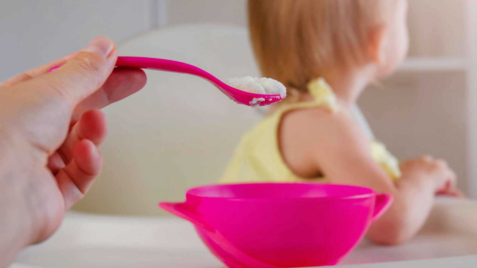 خداع الأطفال بالطعام.. كيف يؤثر على ثقتهم بك وبأنفسهم؟