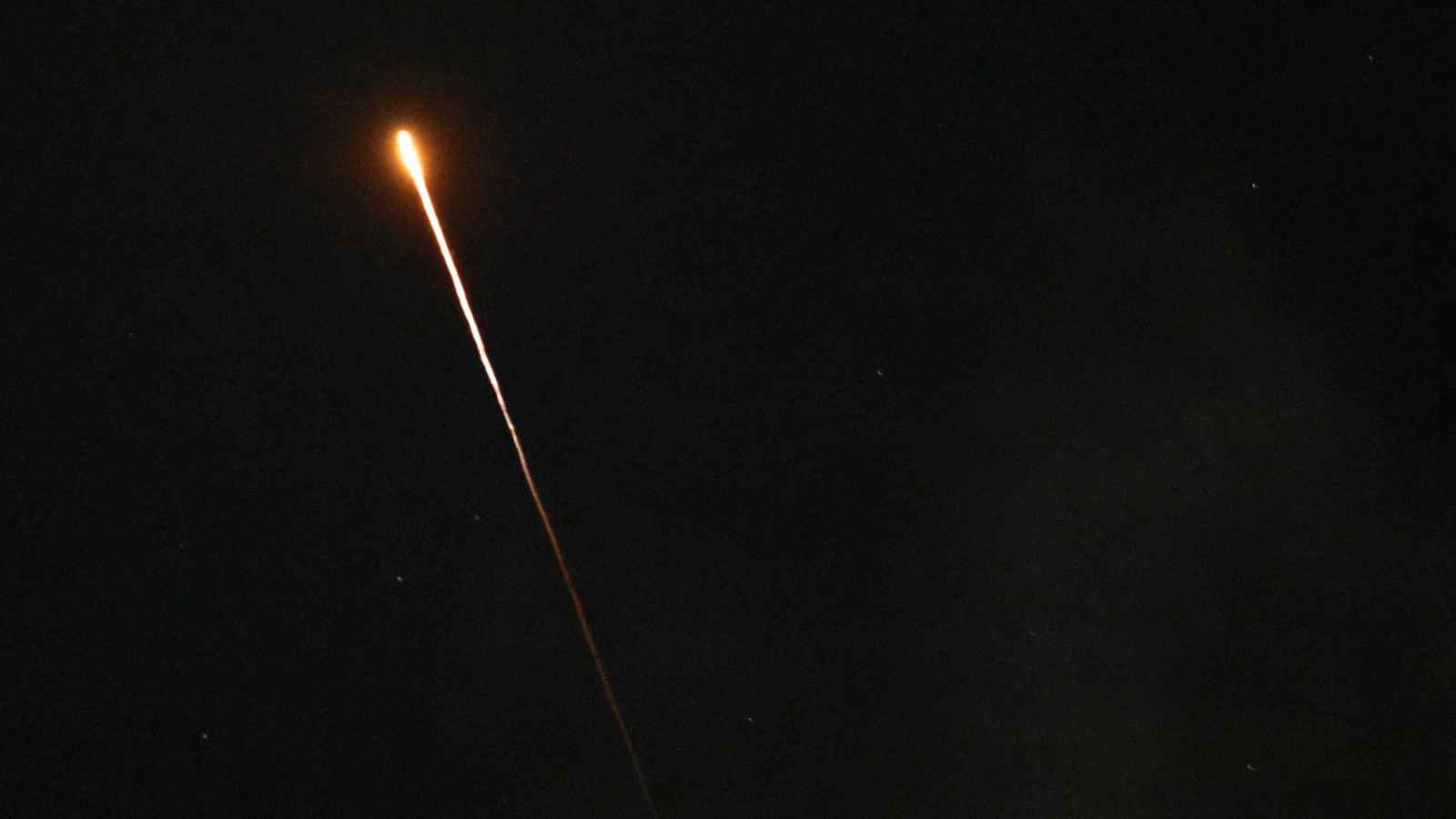 بالتوازي مع هجوم إيراني.. إطلاق صاروخ حوثي باتجاه إسرائيل