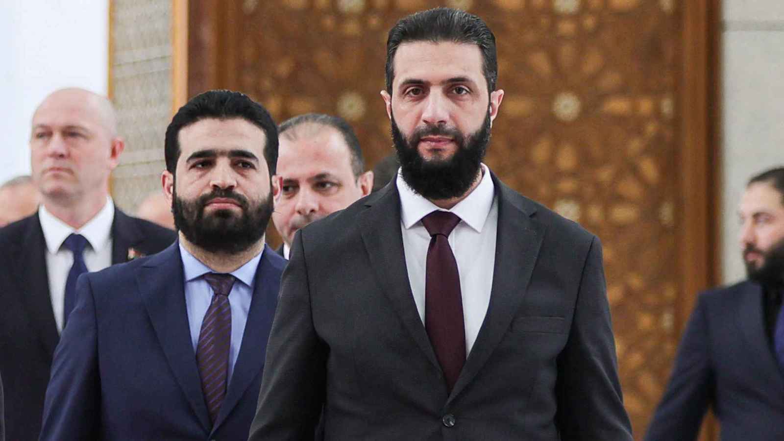 توقعات بحل "تحرير الشام".. ترقب لقرارات الشرع في "خطاب النصر"