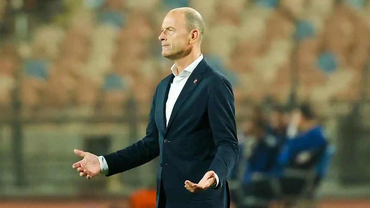 بند الإقالة.. مفاجأة في عقد توروب مع الأهلي المصري