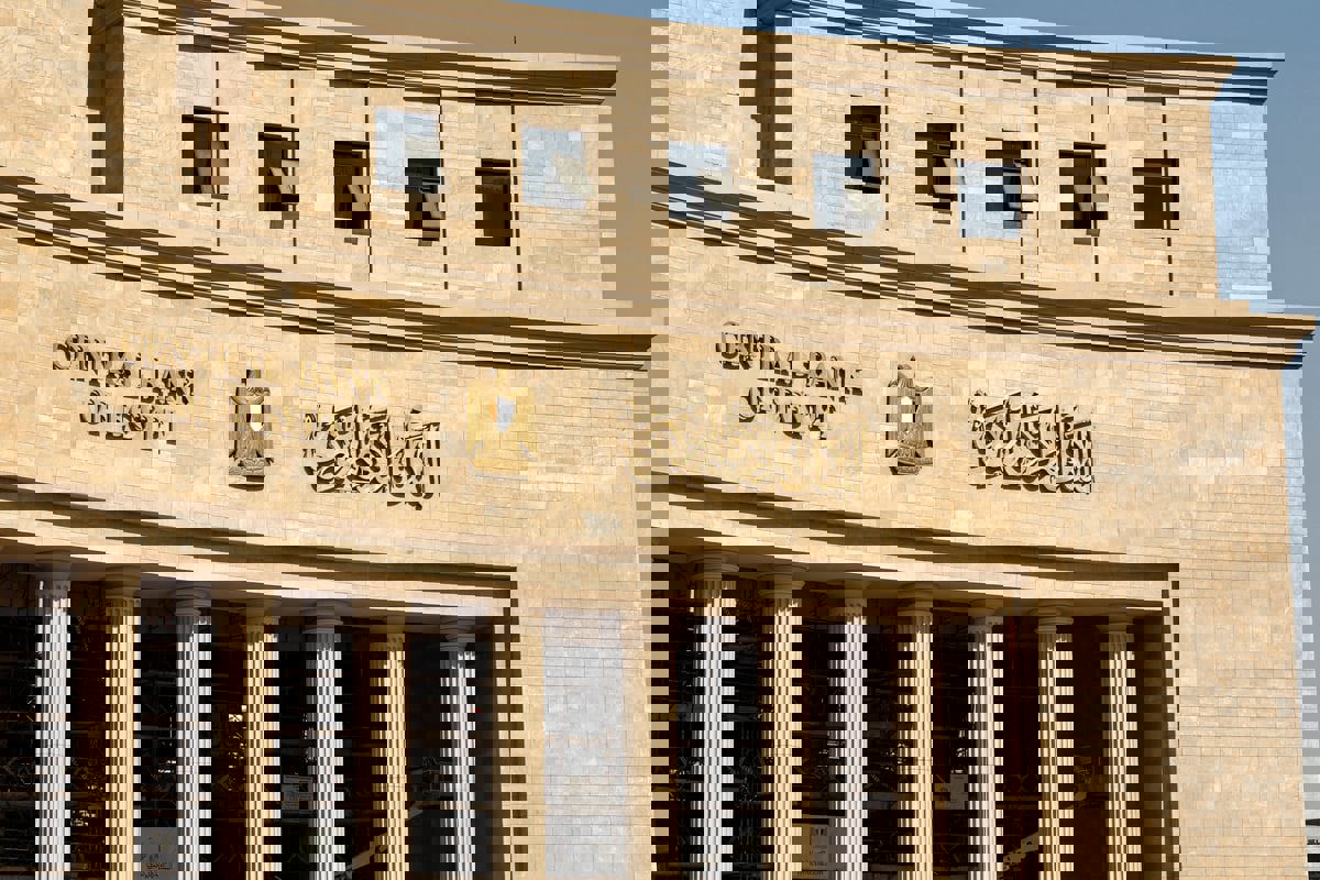 "المركزي المصري" يرفع الفائدة إلى 27.25%