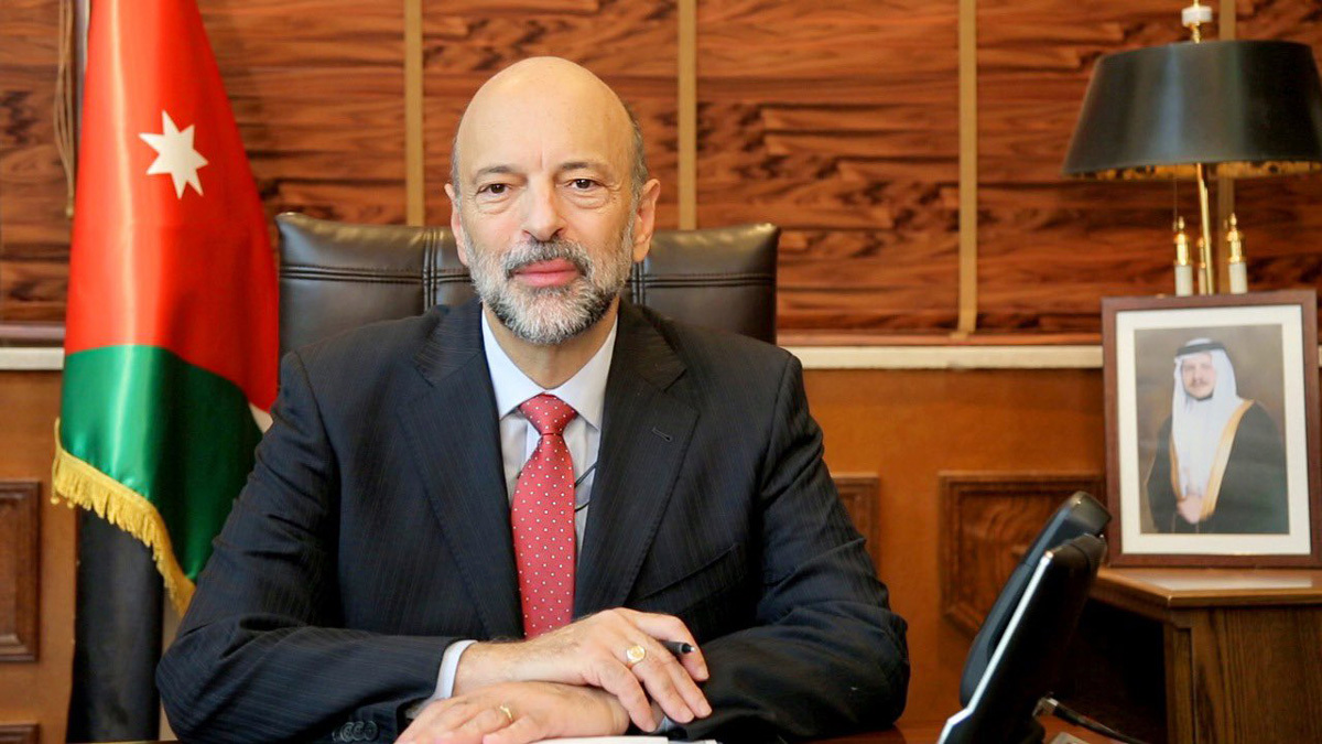 الرزاز: الأردن مستعد لـ"النظر بإيجابية" إلى حل الدولة الواحدة