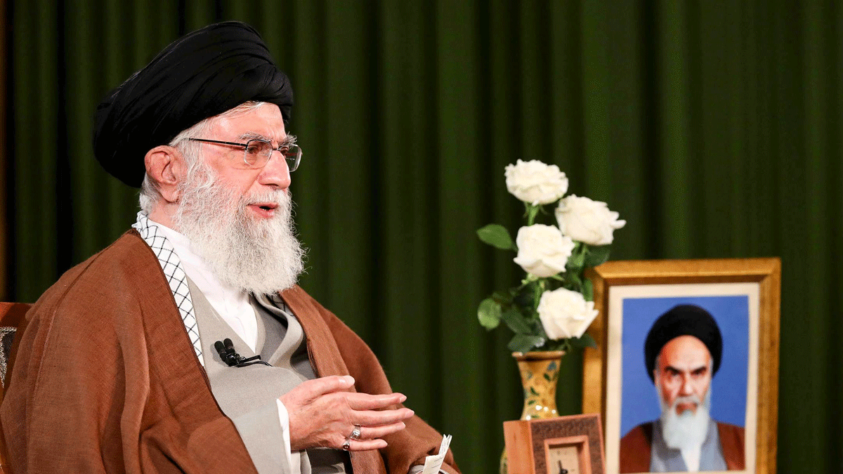 كيف تغلغلت إمبراطورية خامنئي المالية في شرايين الاقتصاد الإيراني؟