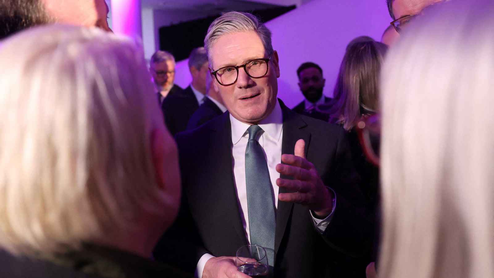 ستارمر يأمل استئناف المساعدات الأمريكية لأوكرانيا بعد محادثات السعودية