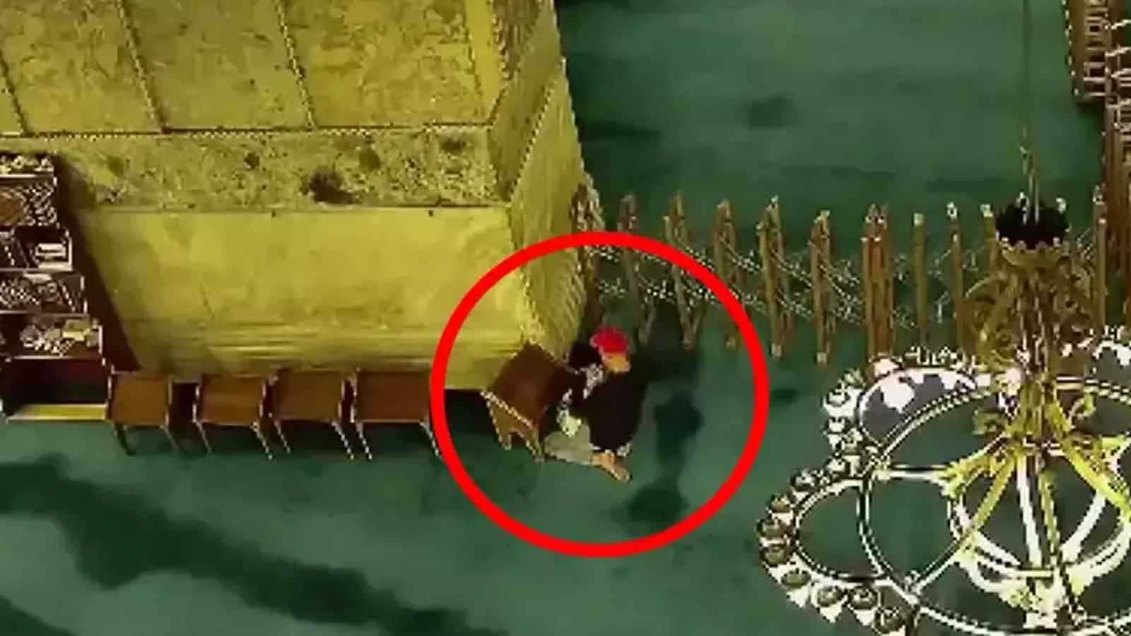 من حاول إحراق مسجد آيا صوفيا في تركيا؟ (فيديو إرم)