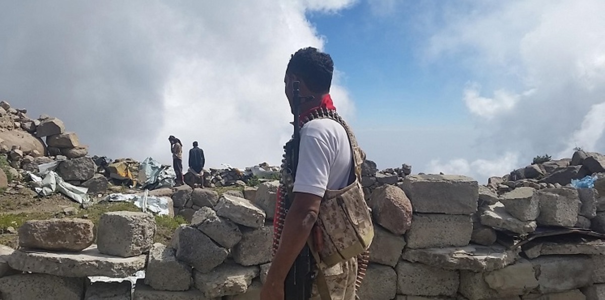 قوات الشرعية تُسيطر على تلال جبلية بمأرب اليمنية