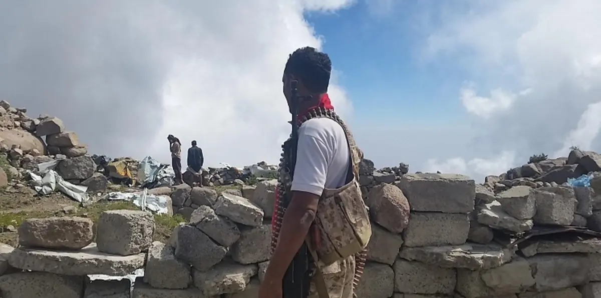 قوات الشرعية تُسيطر على تلال جبلية بمأرب اليمنية