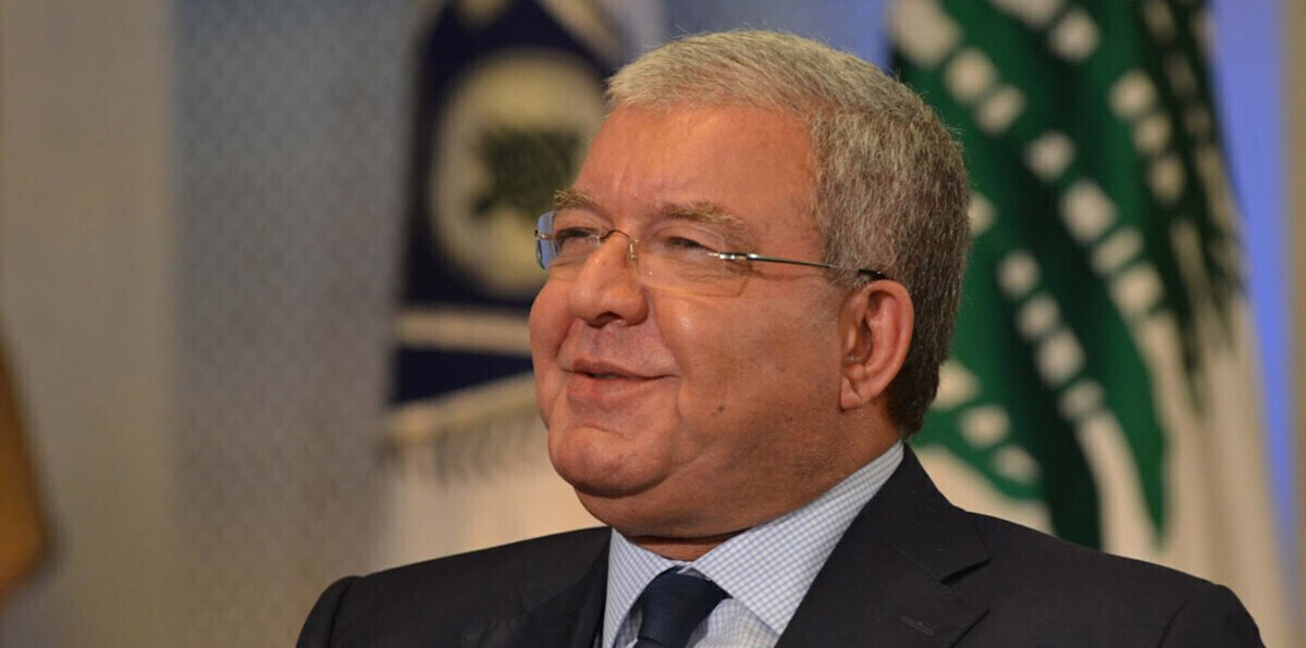 وزير الداخلية اللبناني يحذّر من "حصار" عربي وغربي على بلده بسبب حزب الله