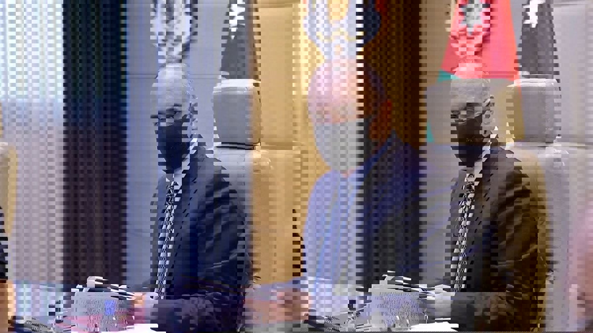 "مواطن خصمه رئيس وزراء".. قضية الناشط كميل الزعبي تحرج رئيس الحكومة الأردنية