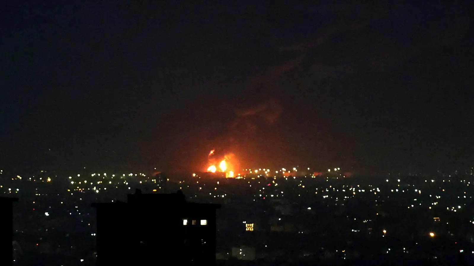 وسط انفجارات هي الأعنف منذ بدء الحرب.. اغتيال عالم نووي في طهران