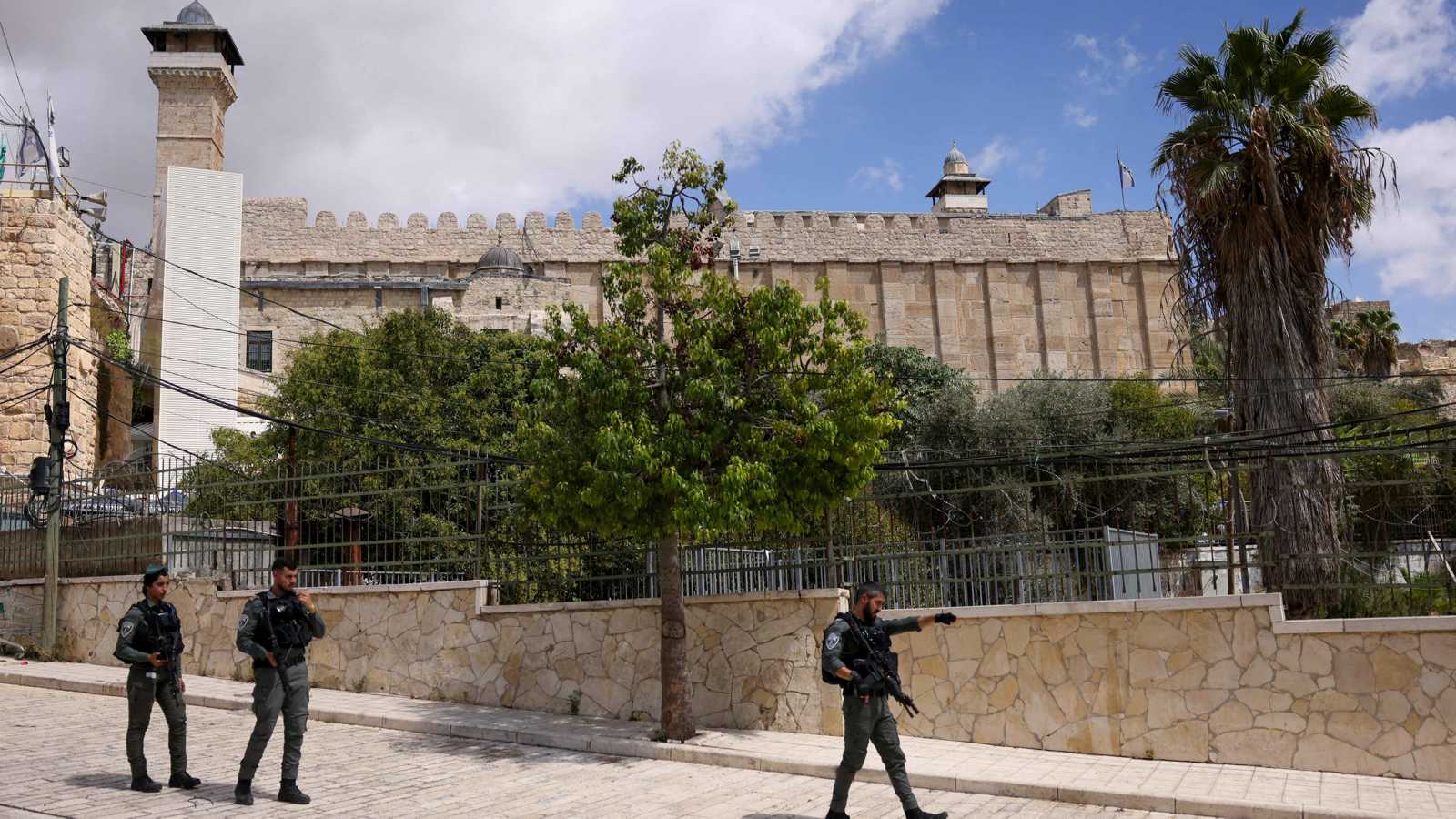 بحجة الأعياد اليهودية.. الجيش الإسرائيلي يغلق الحرم الإبراهيمي (فيديو)