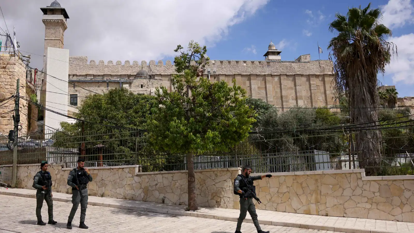بحجة الأعياد اليهودية.. الجيش الإسرائيلي يغلق الحرم الإبراهيمي (فيديو)