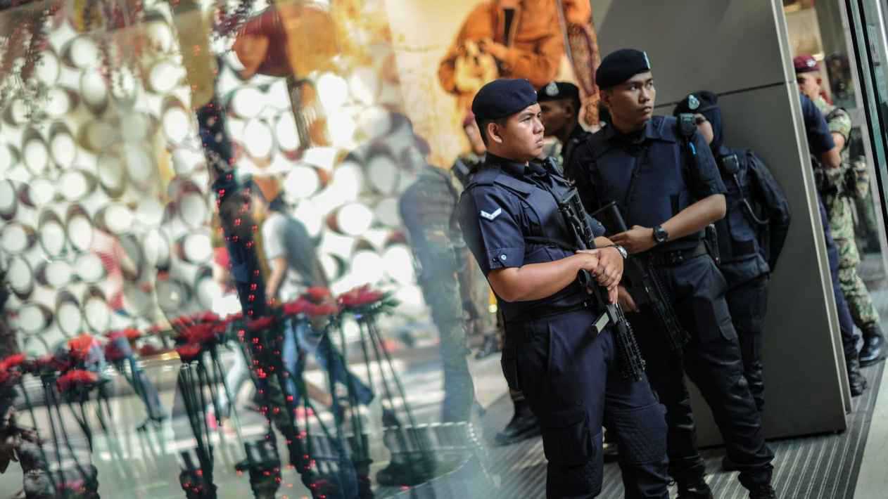 الشرطة الماليزية تعتقل العشرات بعد مداهمة حفل لـ"المثليين"