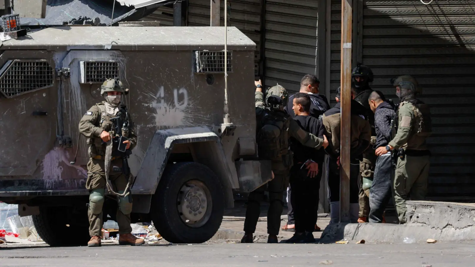 صحيفة إسرائيلية تكشف عن خطة لـ"تفكيك" السلطة الفلسطينية