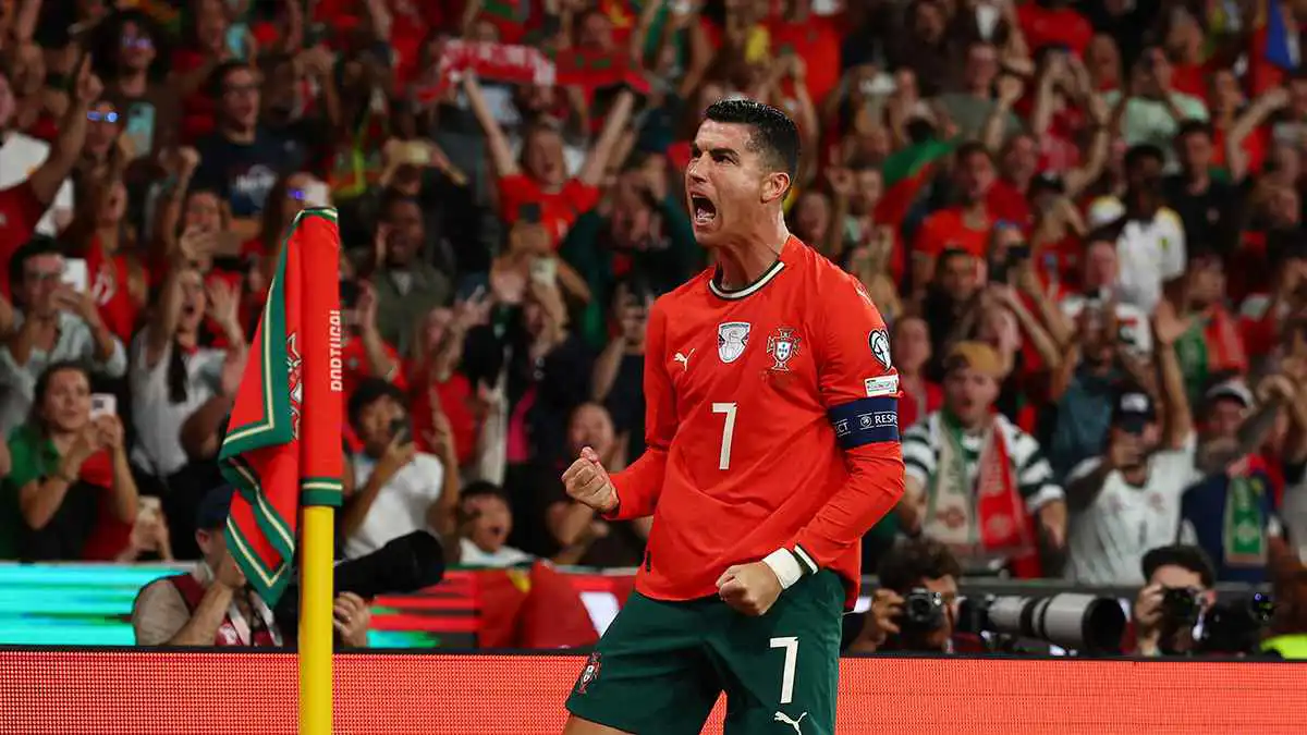 مدرب المجر: كريستيانو رونالدو اللاعب رقم 1 في تاريخ كرة القدم