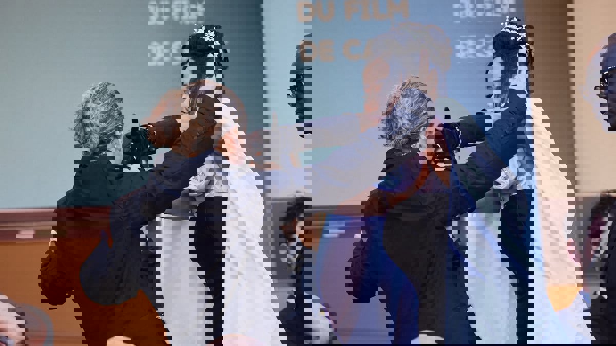 مشاجرة بين ممثلة شهيرة وحارسة أمن في كان السينمائي (فيديو)