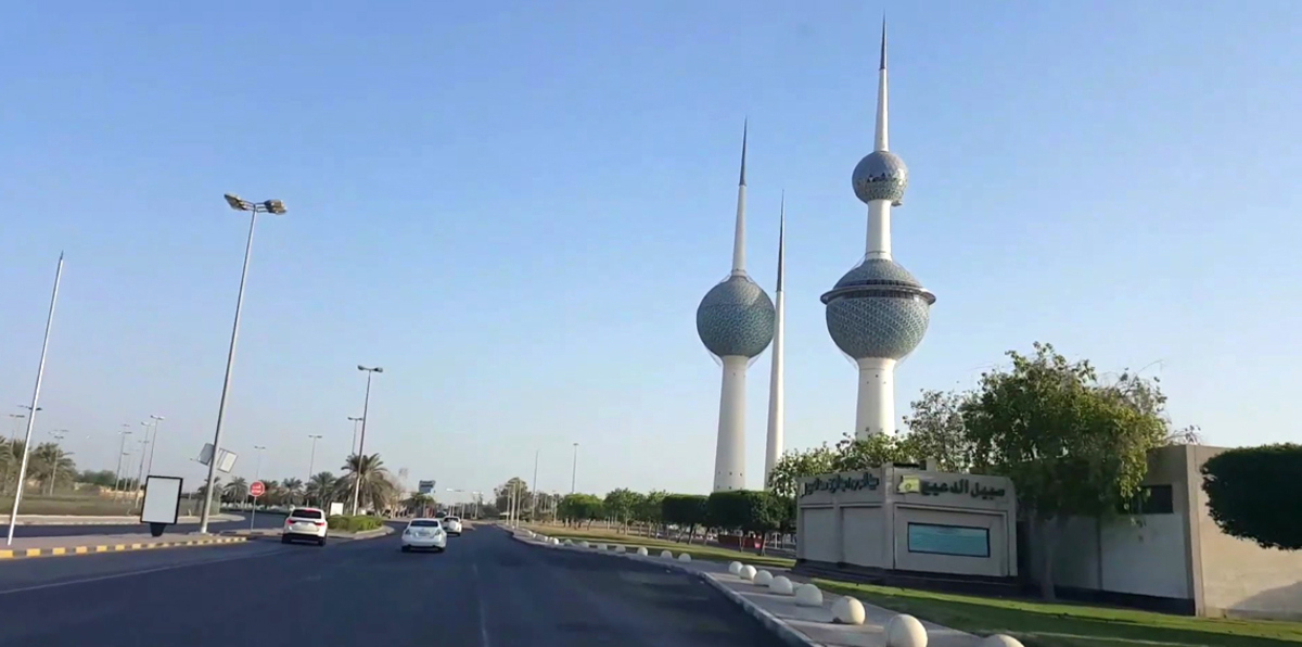 بعد ضبطه متلبسًا.. عربي يبرر تواجده في وكر للدعارة بالكويت بتصرف "طريف"