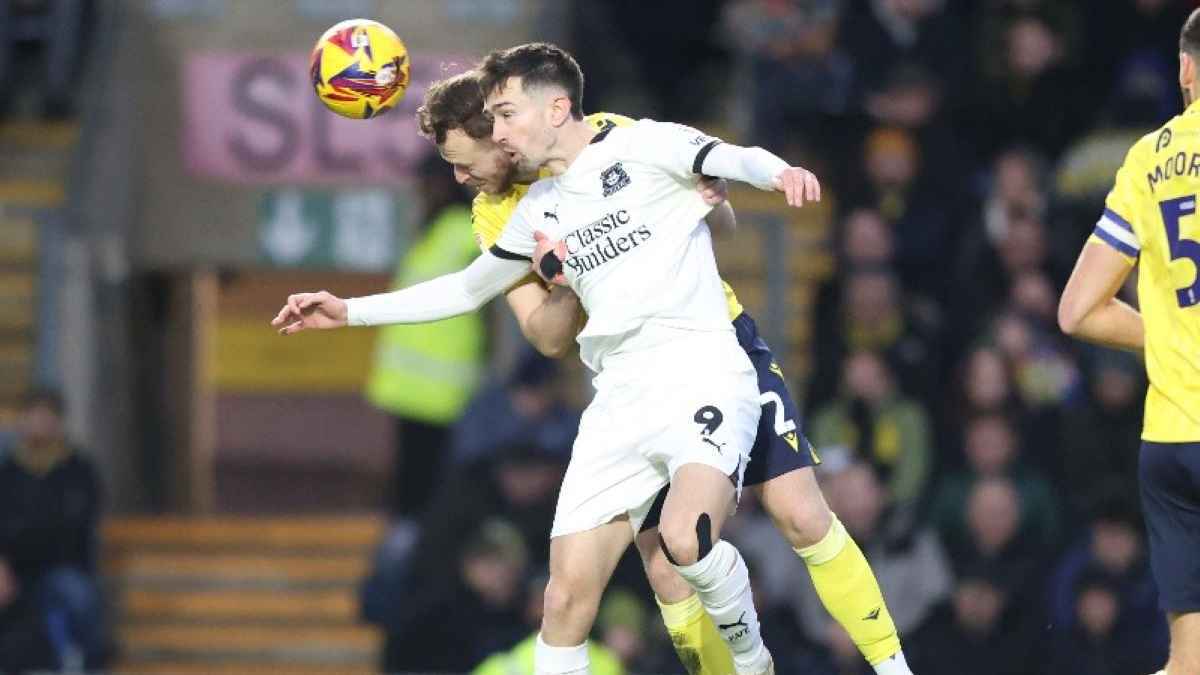 بليموث الإنجليزي يقيل أسطورة مانشستر يونايتد من تدريب الفريق