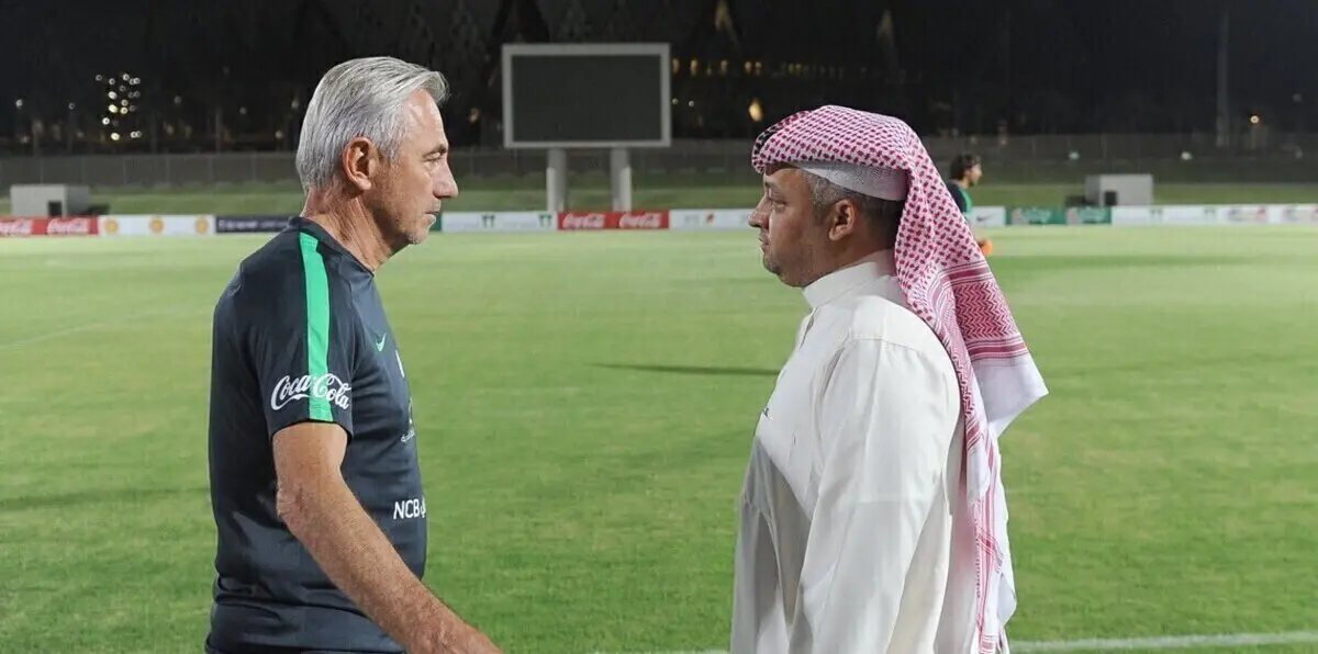 قبل الحسم.. تصرف مثير من عادل عزت في معسكر السعودية (صورة)