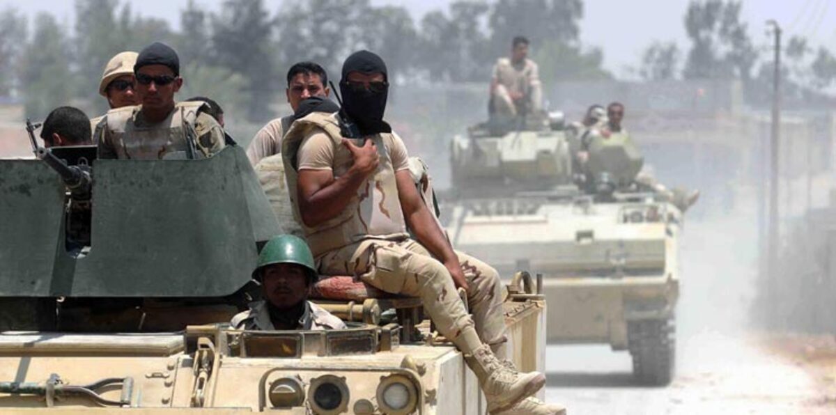 مقتل 3 جنود مصريين و18 متشددًا باشتباكات شمال سيناء