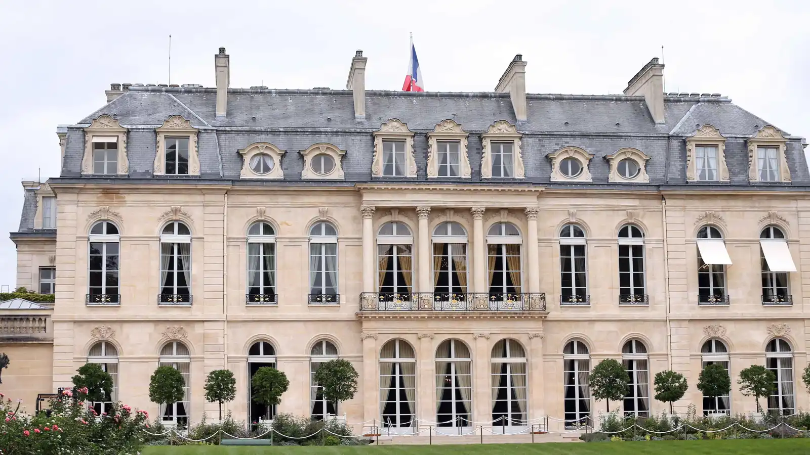 سباق الـ10 ملايين يورو.. من يحسم معركة "الشيكات" قبل دخول الإليزيه‎؟