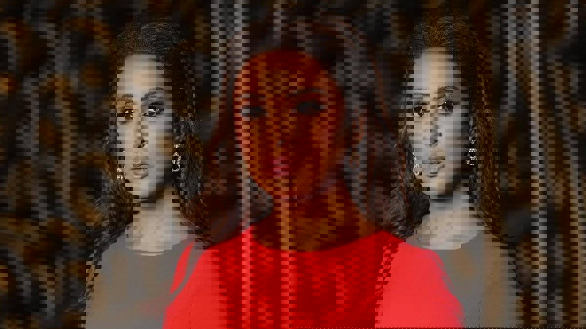 أنغام تفتح النار على أفيخاي أدرعي