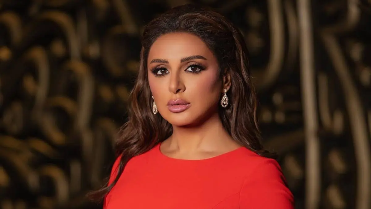 أنغام تفتح النار على أفيخاي أدرعي