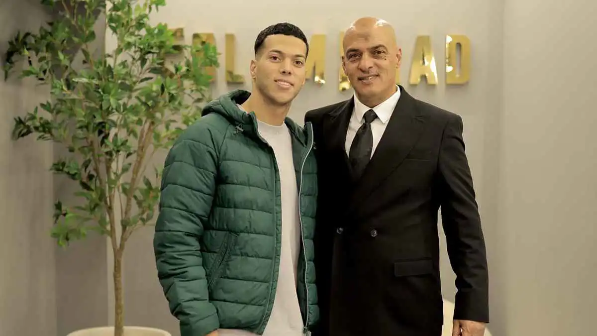 والد إمام عاشور لـ"إرم نيوز": ابني مريض ونتقبل عقوبة الأهلي