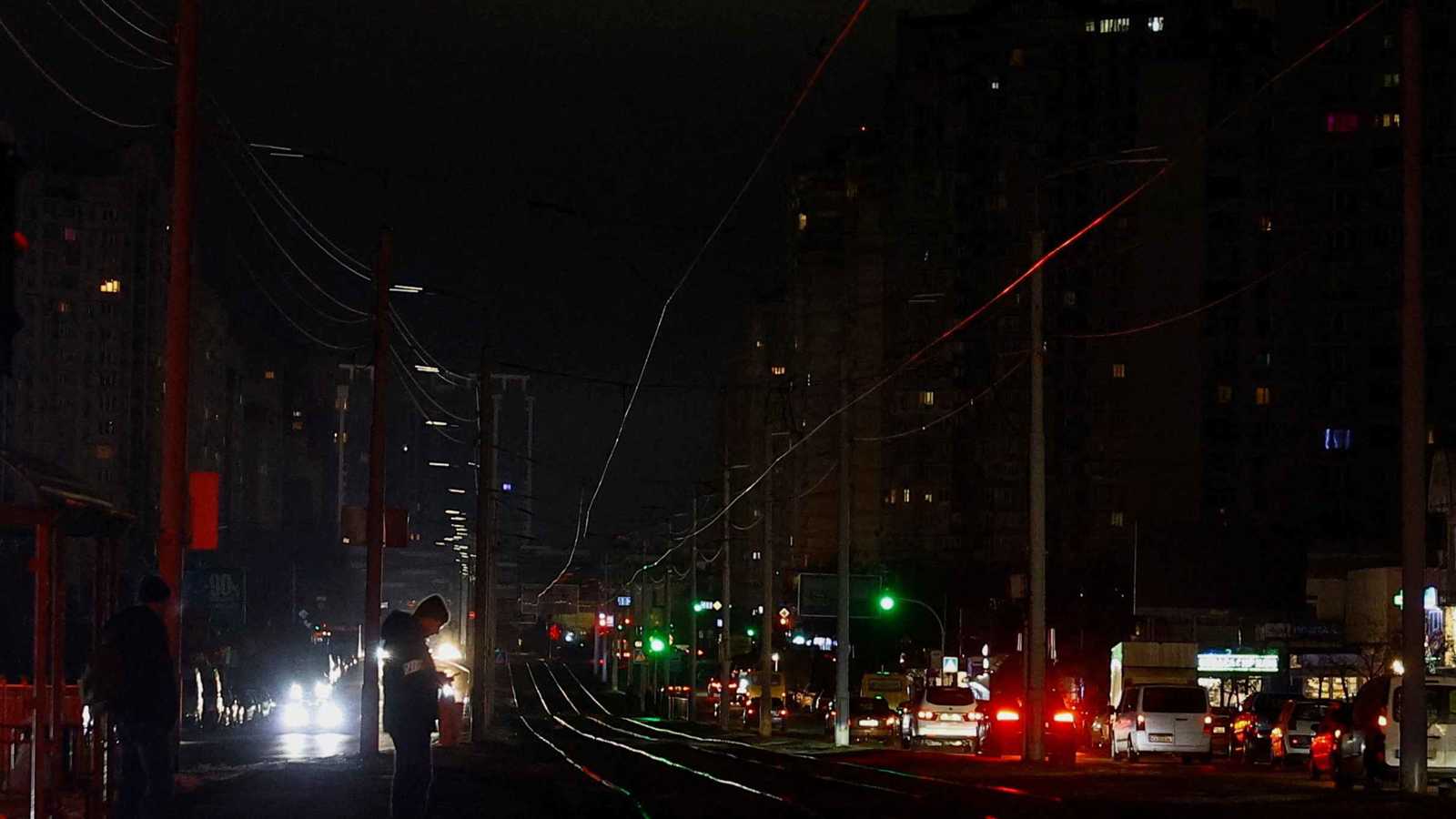 كييف تعيد الكهرباء إلى أكثر من مليون منزل بعد القصف الروسي