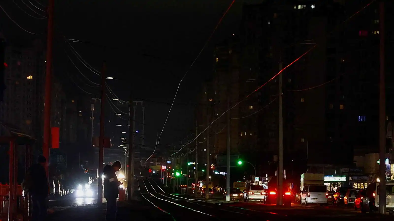 كييف تعيد الكهرباء إلى أكثر من مليون منزل بعد القصف الروسي