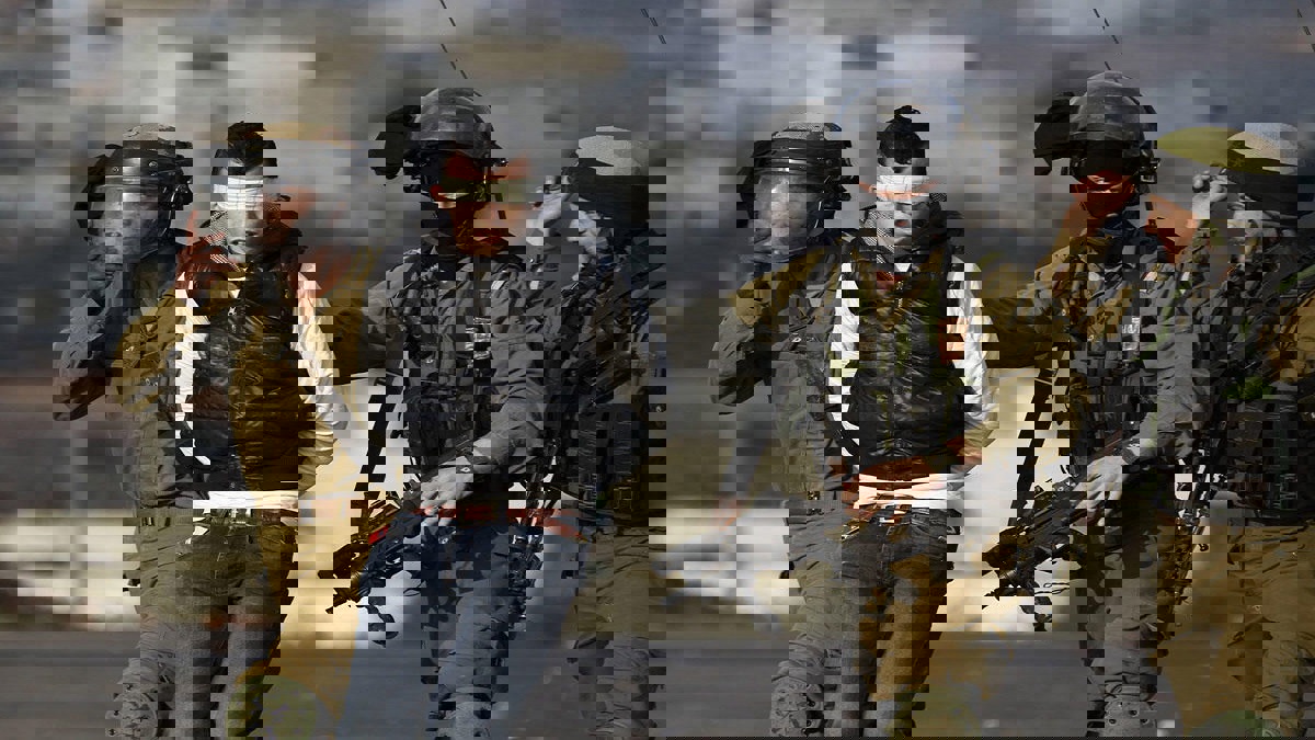 قوة إسرائيلية خاصة تختطف 3 فلسطينيين بالضفة الغربية