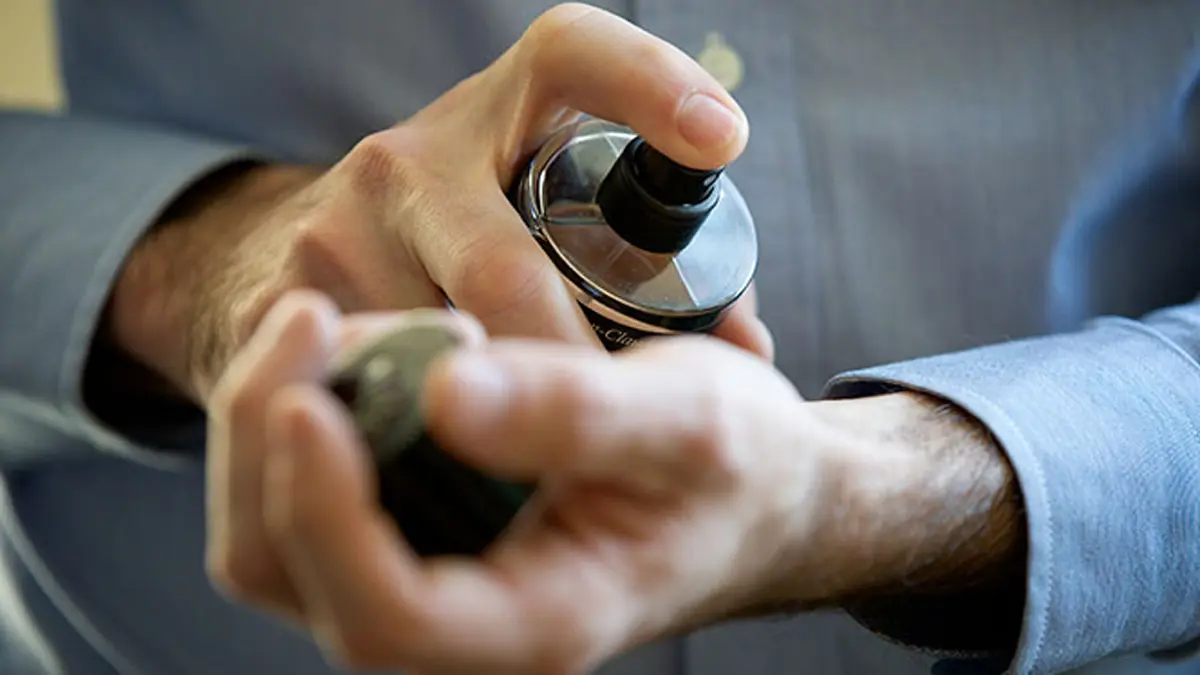 مصرية تطلب الخلع من زوجها بسبب نوع عطره