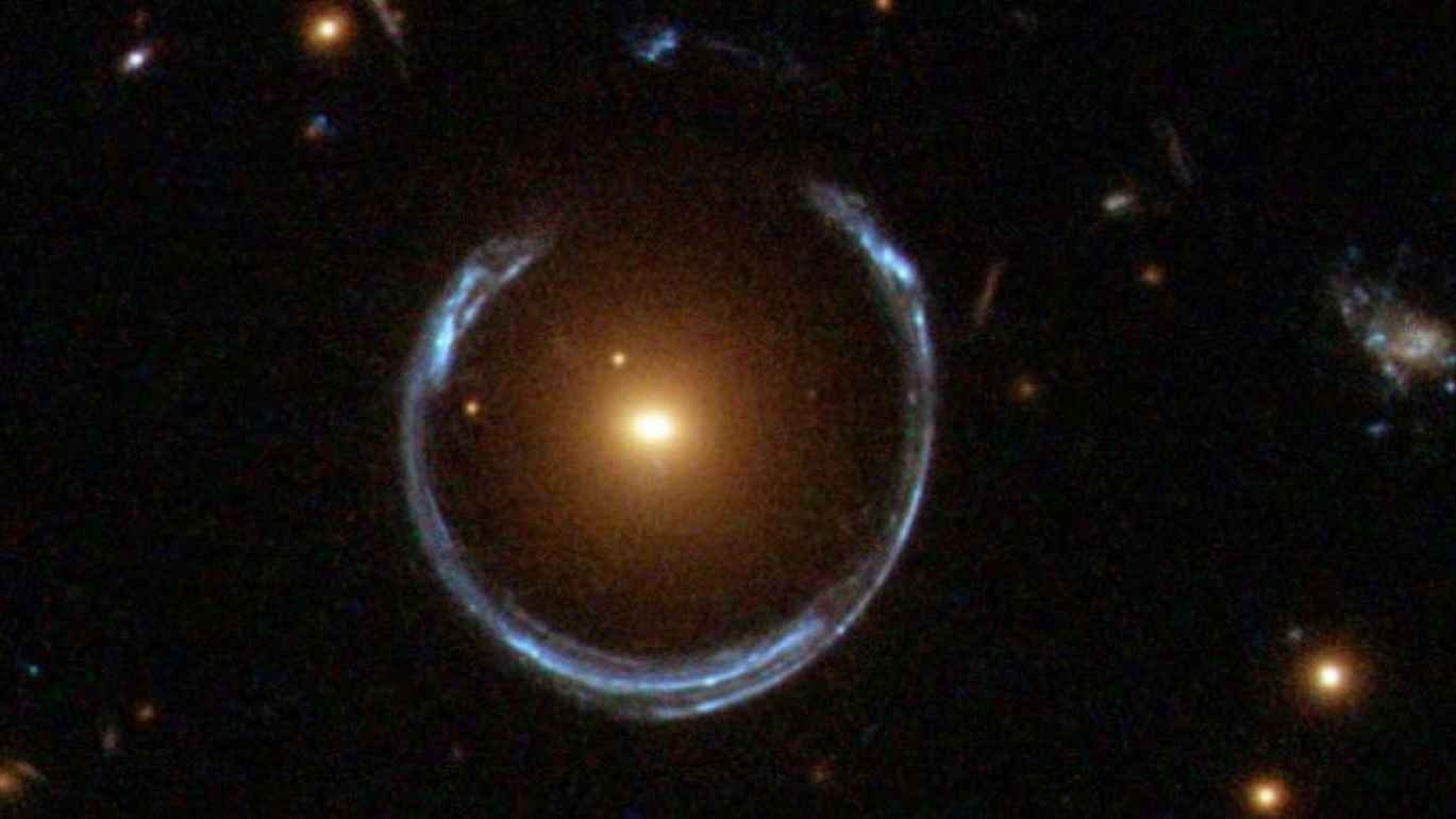 بحجم "36 مليار شمس".. اكتشاف ثقب أسود في قلب مجرات "حدوة الحصان" (صور)