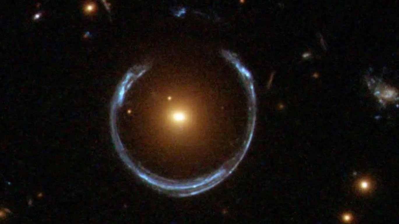 بحجم "36 مليار شمس".. اكتشاف ثقب أسود في قلب مجرات "حدوة الحصان" (صور)