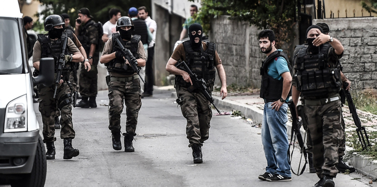 مقتل شرطي تركي طعنًا بسكين شخص يُشتبه بانتمائه لداعش