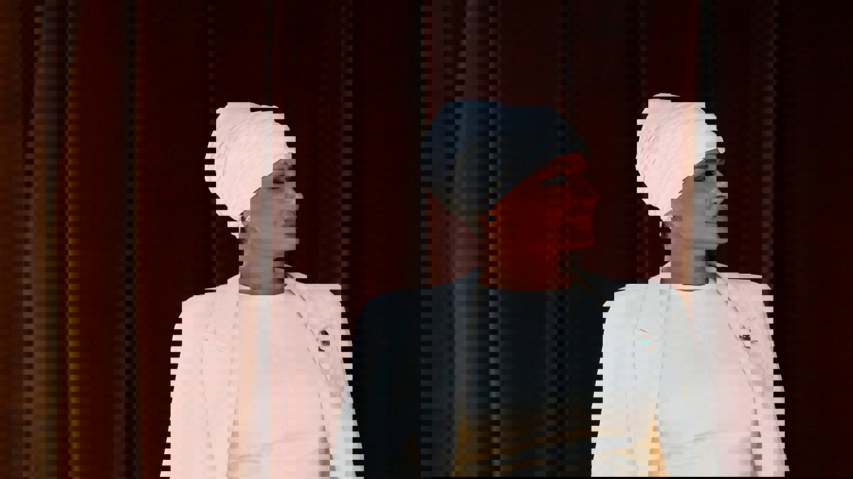 الشيخة موزة والدة أمير قطر تشتري فندق "ريتز" لندن