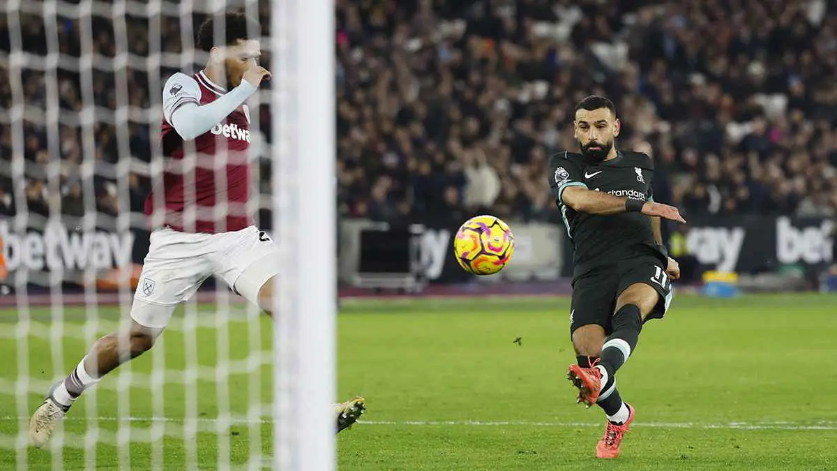 أفضل من رونالدو ولا يمكن وقفه.. جنون يجتاح الإنترنت مع تألق محمد صلاح