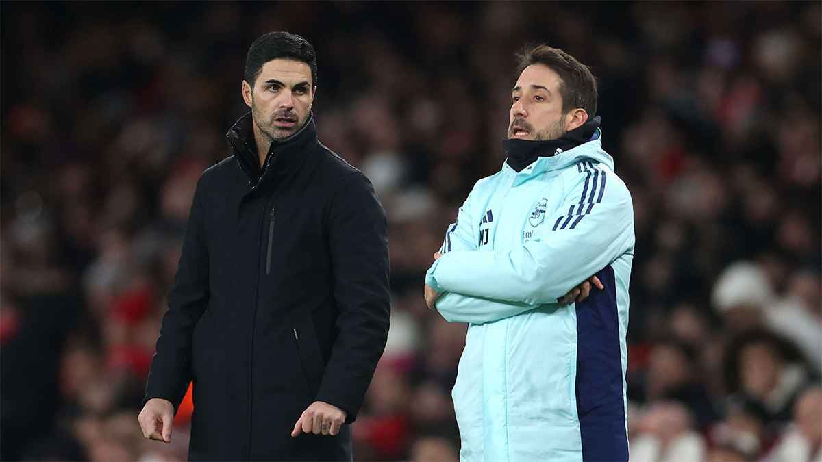 أحرجه بشدة.. أرتيتا يدفع مساعده "الشهير" خلال مباراة باريس سان جيرمان (فيديو)