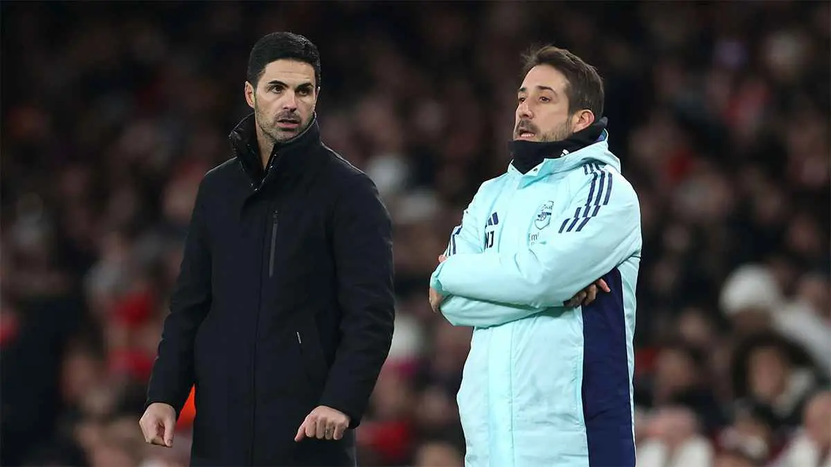 أحرجه بشدة.. أرتيتا يدفع مساعده "الشهير" خلال مباراة باريس سان جيرمان (فيديو)