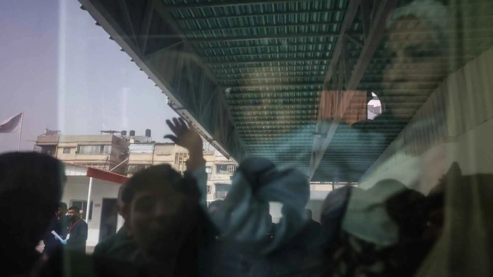 اللجنة الوطنية لإدارة غزة: فتح معبر رفح يفتح نافذة أمل للفلسطينيين