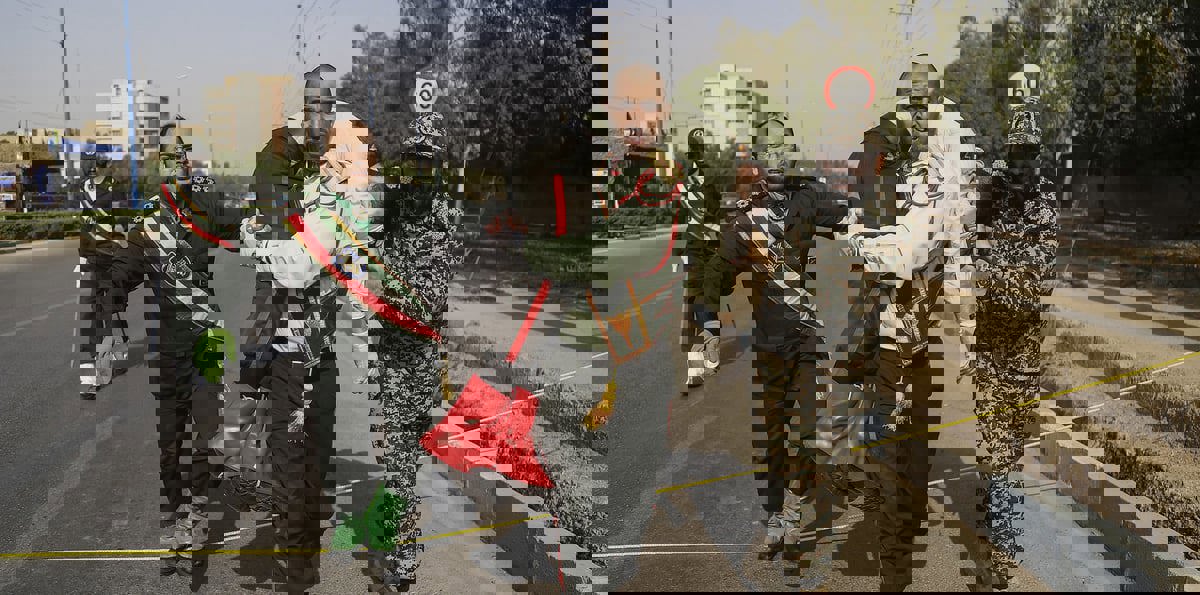 إيران تعتقل أحد أفراد الجيش بسبب هجوم الأهواز (صور)