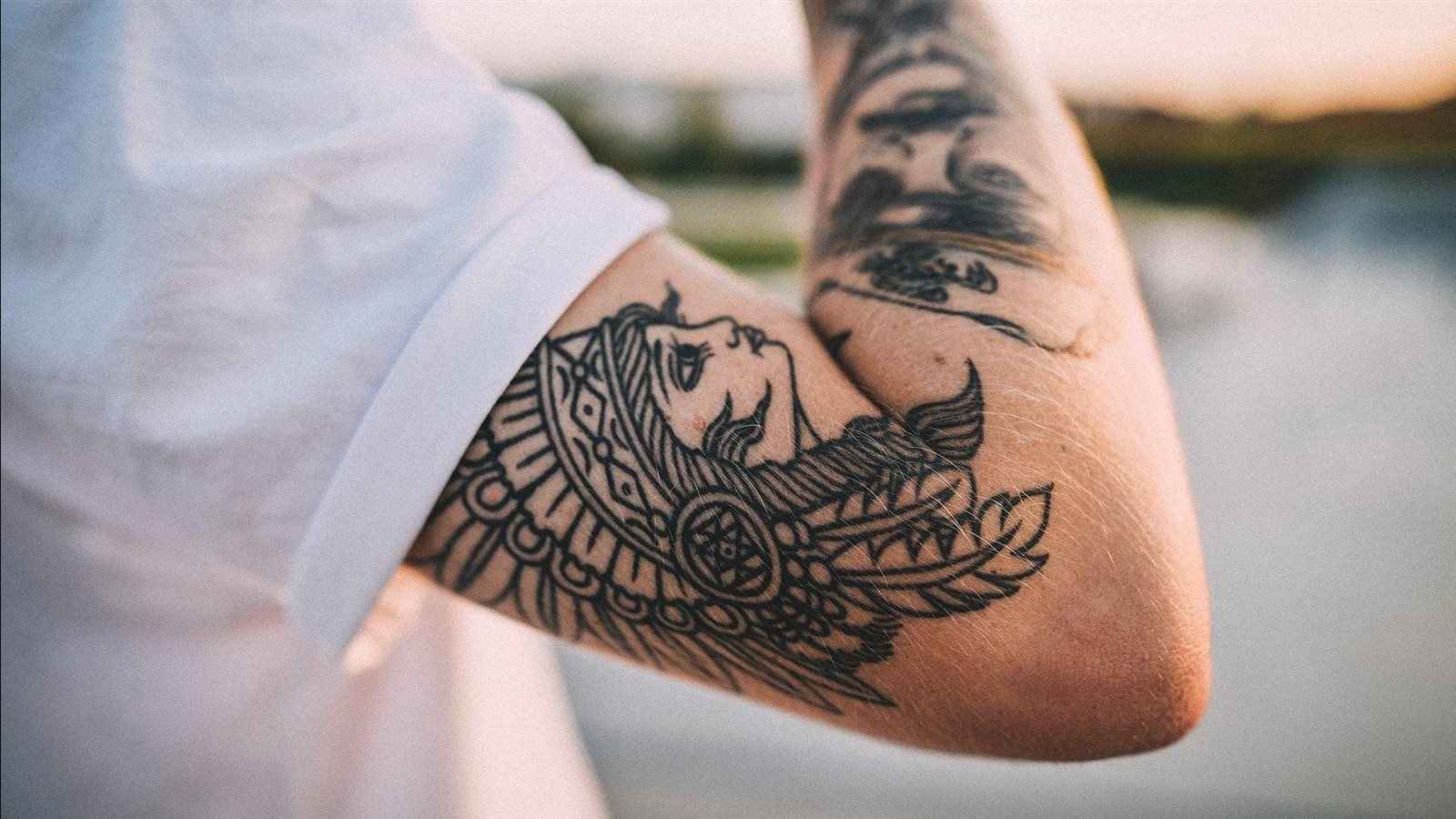 هل الوشم يزيد خطر الإصابة بسرطان الجلد؟