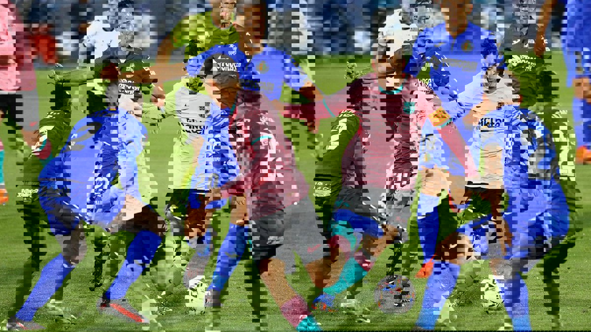 برشلونة يرفض هدية ريال مدريد ويسقط أمام خيتافي في الدوري الإسباني