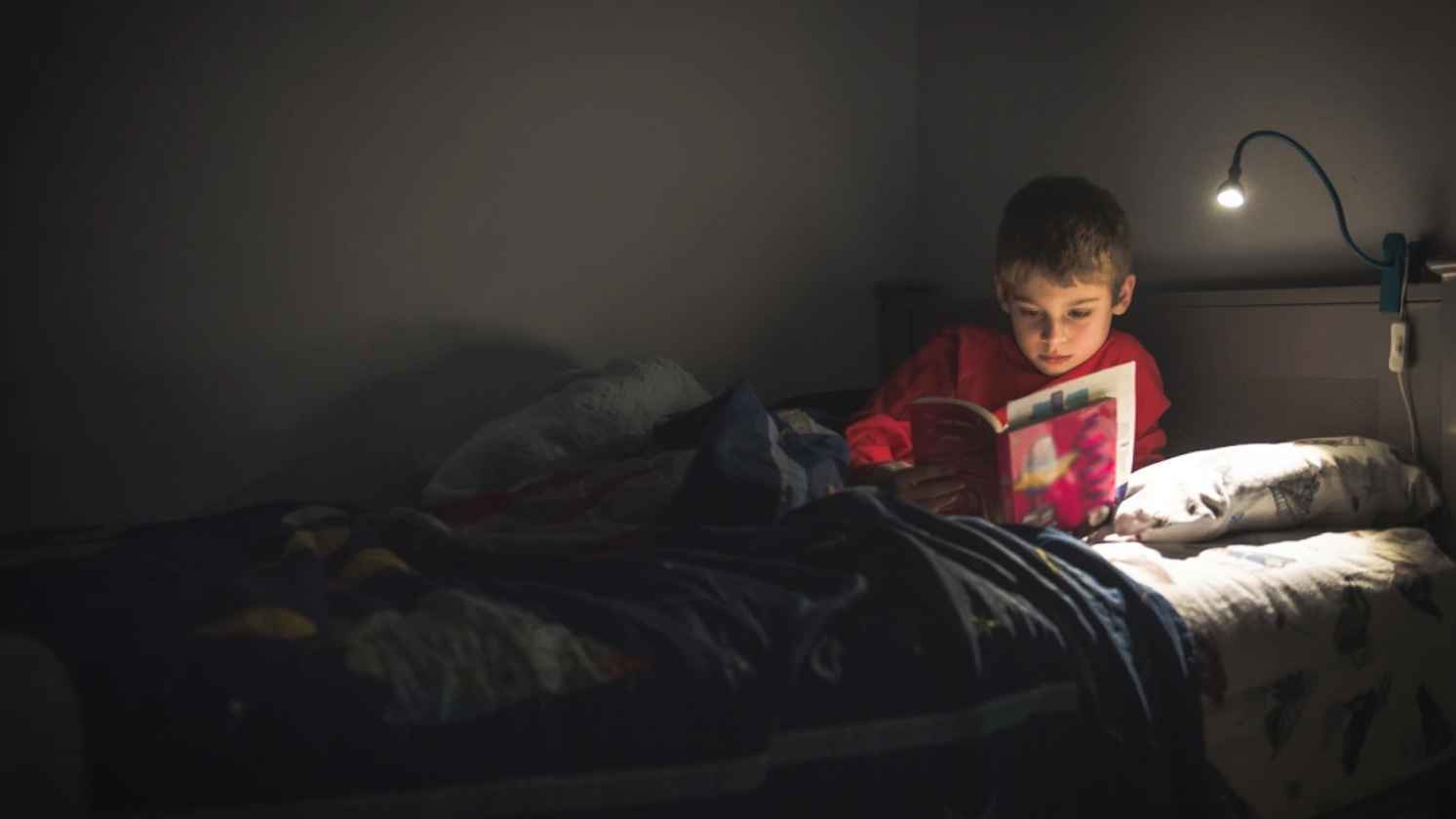 لآباء "الأطفال الموهوبين".. هذه العادة قد تحرمهم "النوم"