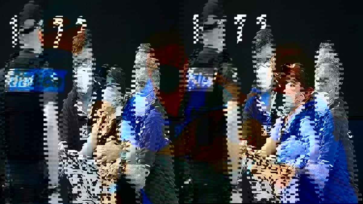 متظاهر مؤيد لحقوق اللاجئين يعكر صفو نهائي أستراليا المفتوحة (فيديو وصور)