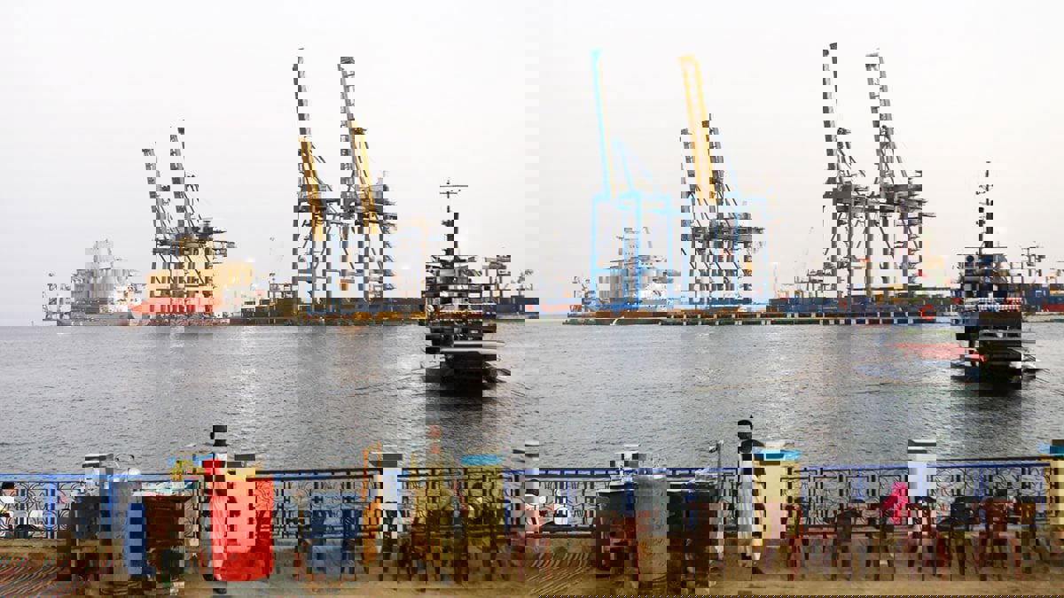 في ظل أزمة اقتصادية عميقة.. المحتجون في شرق السودان يوقفون حركة التجارة