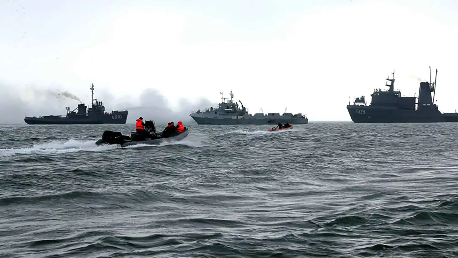 بنك الأهداف يتوسع.. إسرائيل تقر بتنفيذ هجمات في بحر قزوين