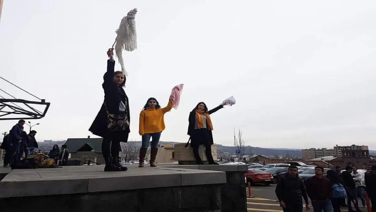 السلطات الإيرانية تتوعد بملاحقة المشاركات في حملة "خلع الحجاب"