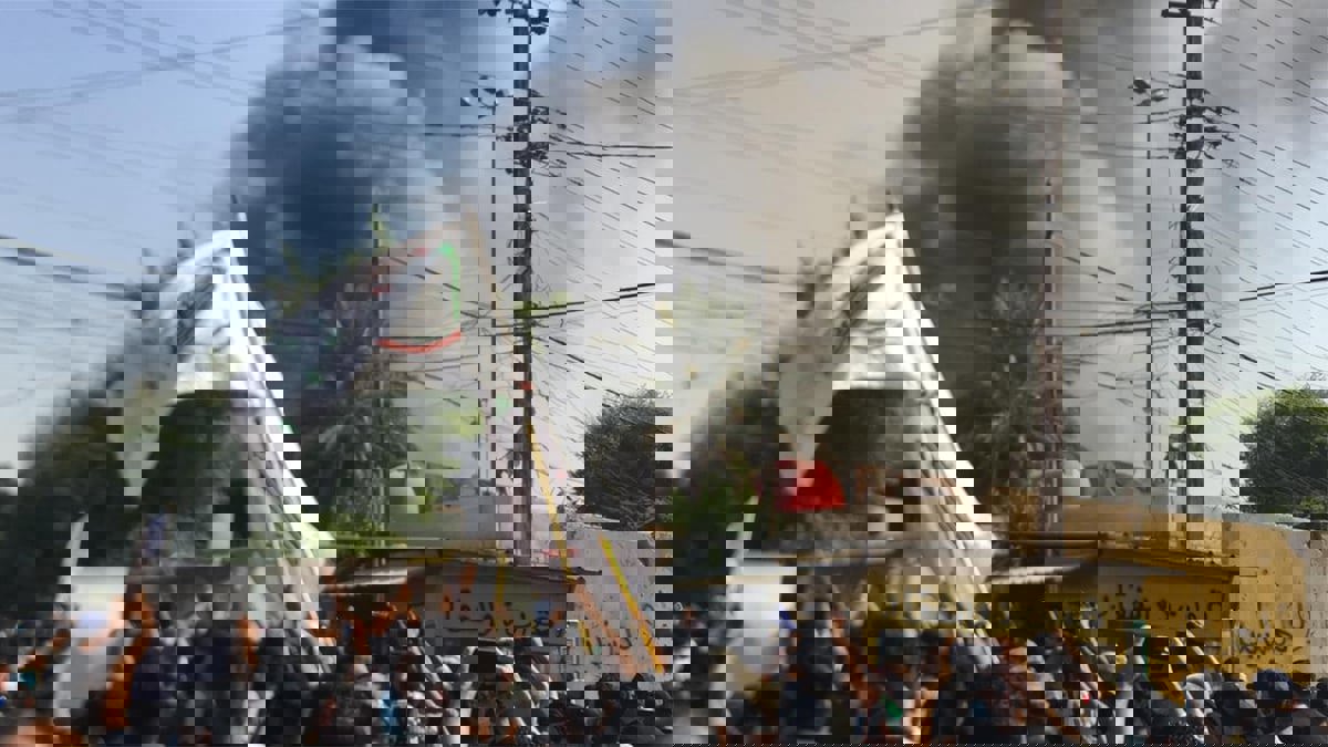 بسبب تغريدة عن السيستاني.. أنصار الحشد الشعبي يقتحمون مقر حزب بارزاني في بغداد