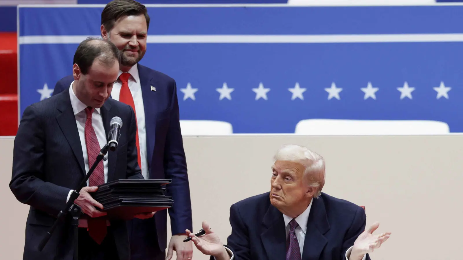 ترامب يخطط لإلغاء 80 أمرا تنفيذيا اتخذتها إدارة بايدن